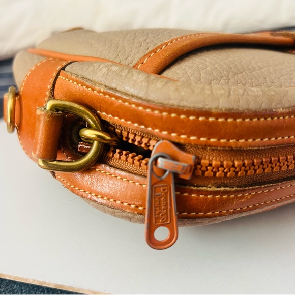 Excellent Condition Leather Beige and Camel Dooney & Bourke Crossbody Medium Sz - Picture 13 of 14